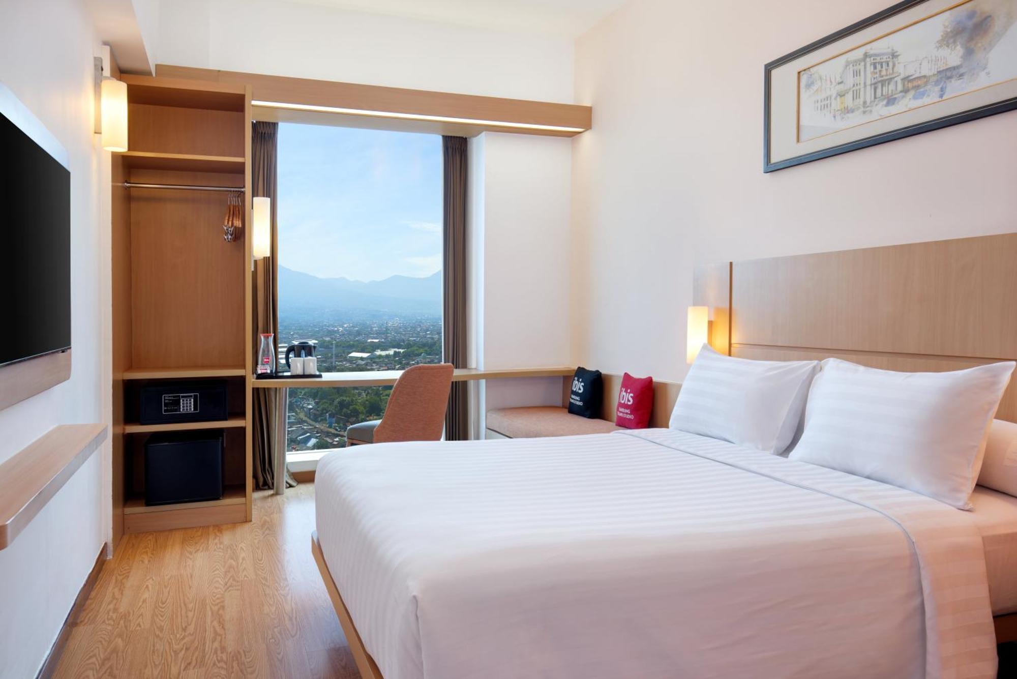 Ibis Bandung Trans Studio Exteriör bild